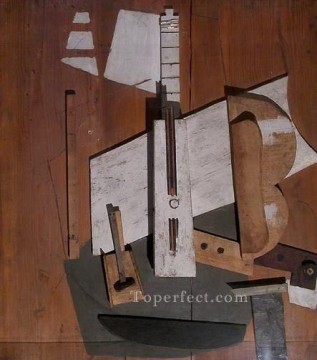 抽象的かつ装飾的 Painting - Guitare et bouteille de Bass 1913 キュビズム